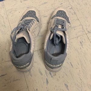 Women’s sneakers, good condition, size9.5.